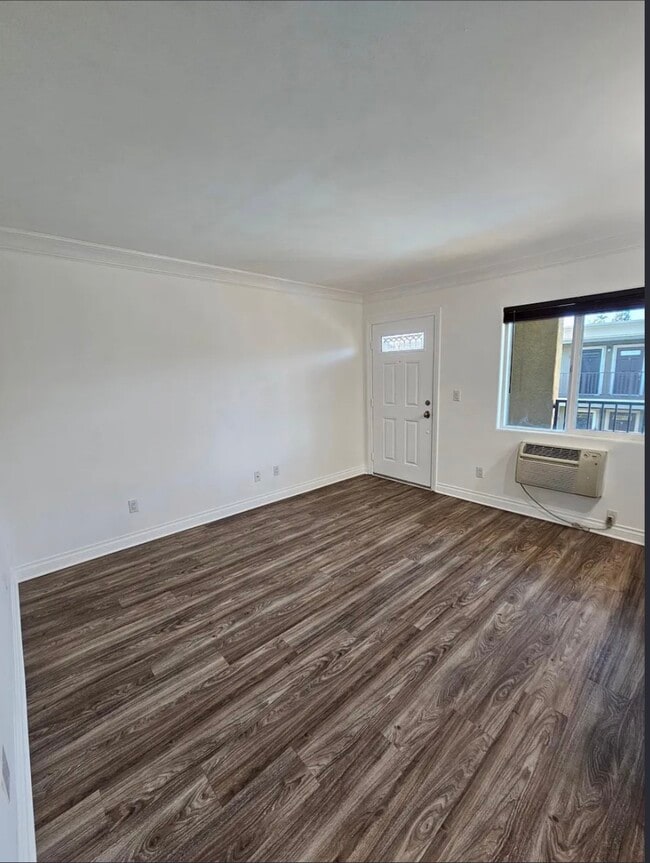 Building Photo - 800 N Mollison Ave