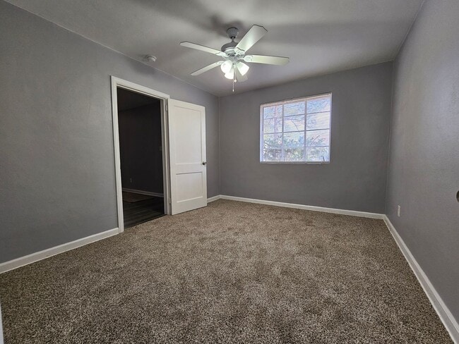 Building Photo - 3 Bedroom, 2 bath w/ detached 1 bed/ 1 bath Mother in law suite.  A MUST SEE!!