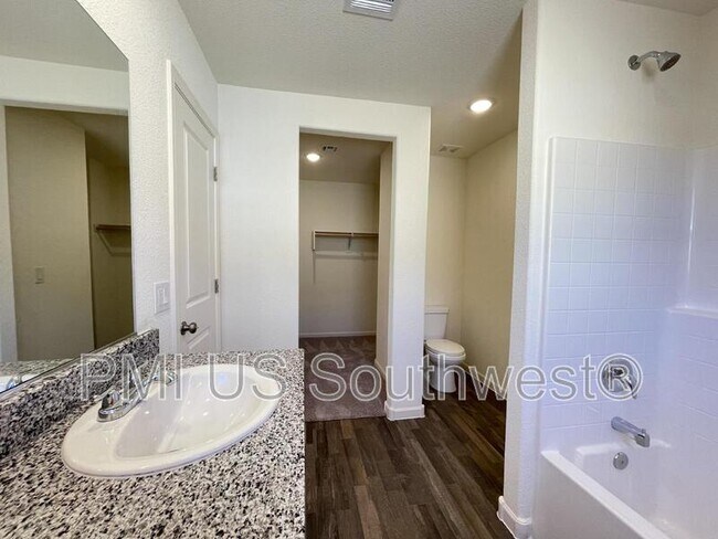 Building Photo - 2406 Village Dr
