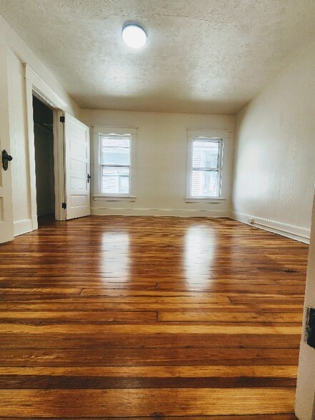 Building Photo - 4 Bromley Ave