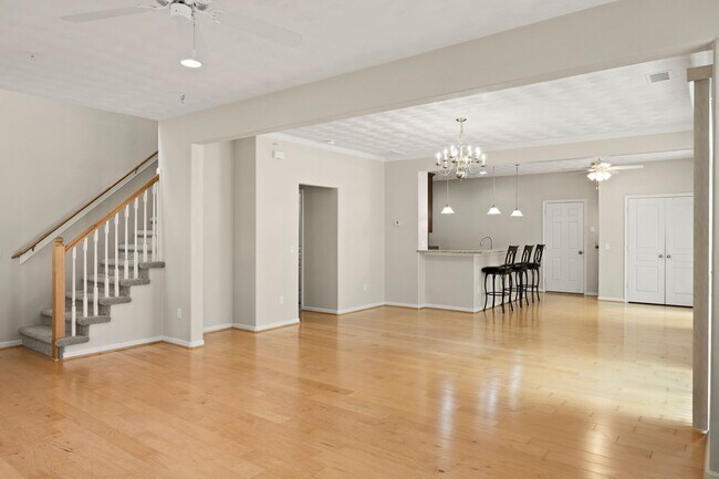 Building Photo - 5543 Botanical Dr