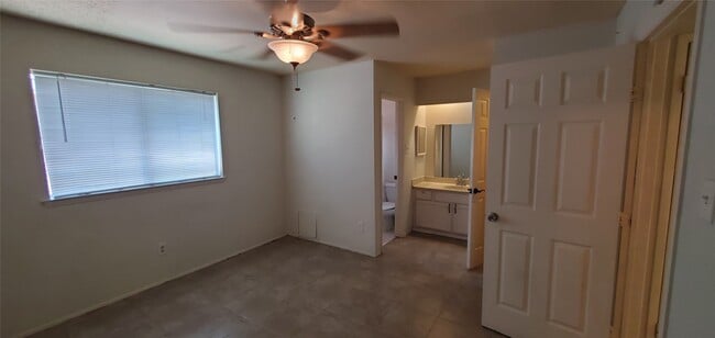 Building Photo - 7406 La Pl Dr