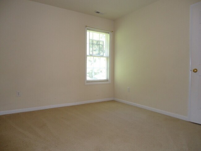 Building Photo - 417 Oakhall Dr