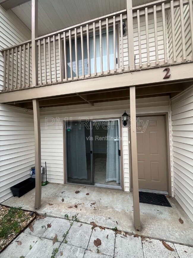 Building Photo - 2300 Twelve Oaks Dr