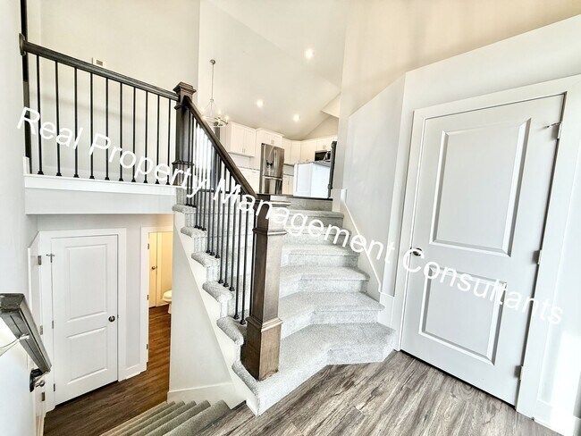 Building Photo - $500 off Move In Special on 4-bedroom, 3-b...