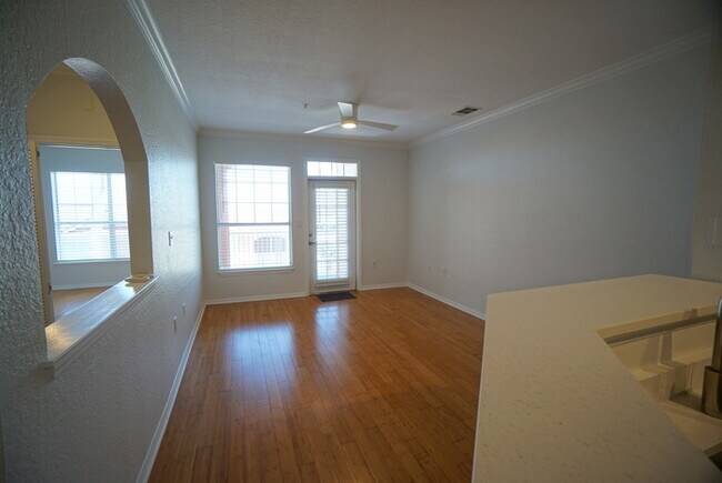 Building Photo - 1-Bed, 1-Bath Condo in South Tampa