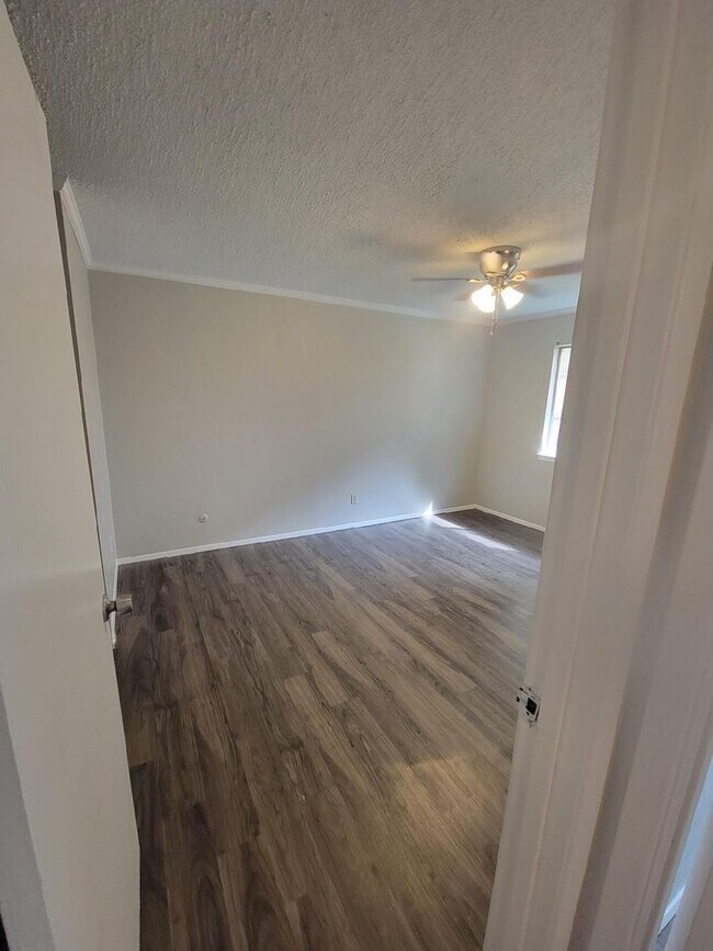 Building Photo - Discover the home and live like royalty!