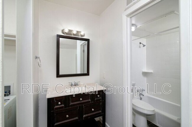 Building Photo - 2816 Throckmorton St