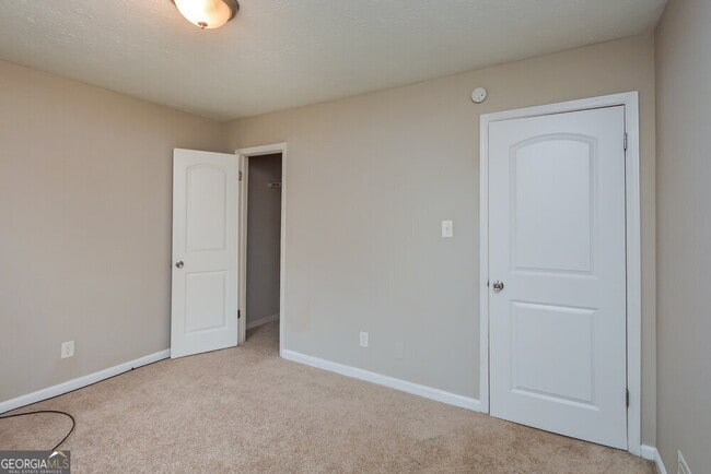 Building Photo - 583 Lakeridge Cir SE