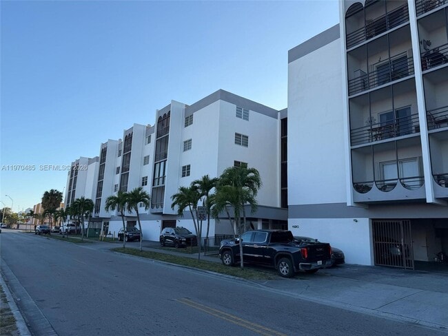 Building Photo - 4670 W 13th Ln