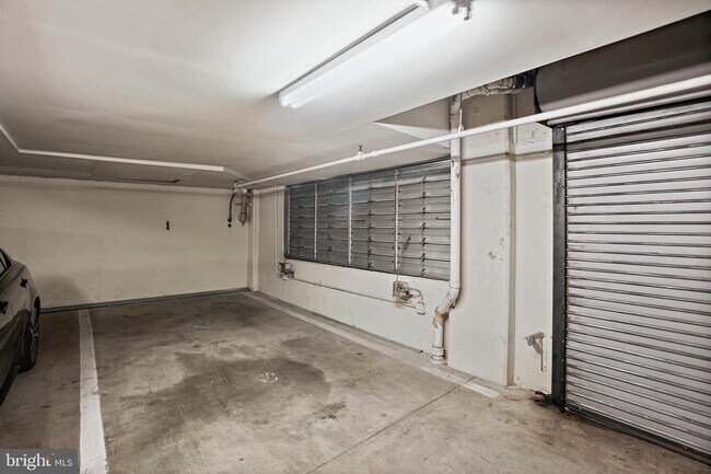 Building Photo - Gorgeous and Airy 1bd/1ba in Glover Park with parking and a balcony!