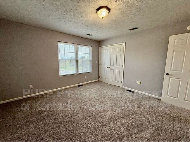 Building Photo - 520 Tomahawk Dr