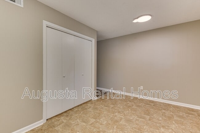 Building Photo - 138 Chalet N Blvd