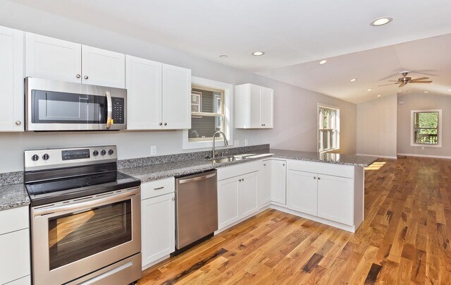 Building Photo - Newer Construction Close to Downtown Asheville