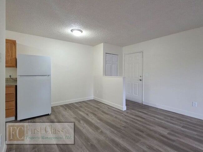 Building Photo - 17140 SW Heritage Ct