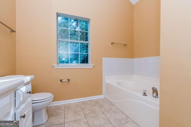 Building Photo - 235 Summer Hill Cir