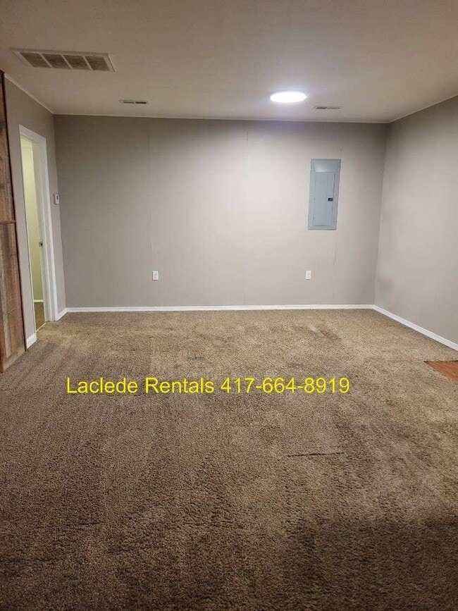 Building Photo - 2 BEDROOM 1 BATHROOM APARTMENT FOR RENT