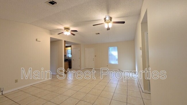 Building Photo - 1485 Pine Ln Dr