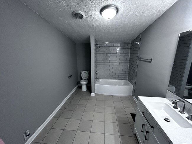 Building Photo - Large modular home four bedroom in Mt. Jul...