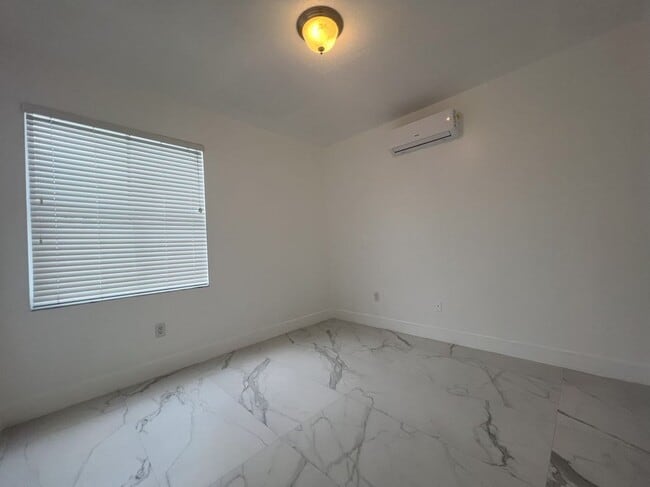 Building Photo - 13936 SW 52nd Ln