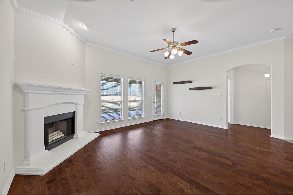 LIVING ROOM - 6124 Amberjack Trl