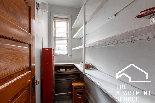 Building Photo - 2042 W Armitage Ave