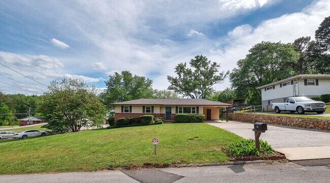 Building Photo - 450 Bouton Dr
