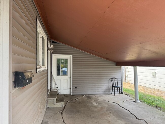 Building Photo - House For Rent