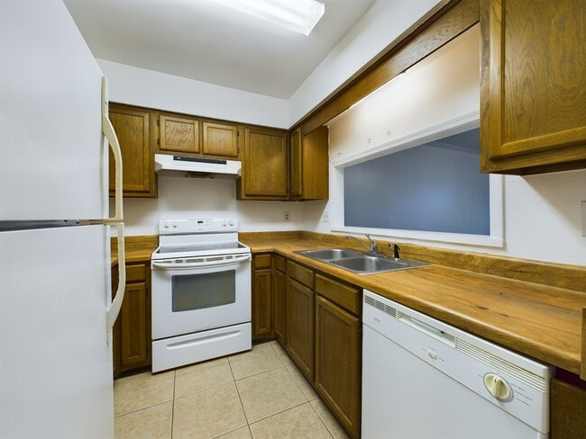 Building Photo - 3150 Belle Meade Dr