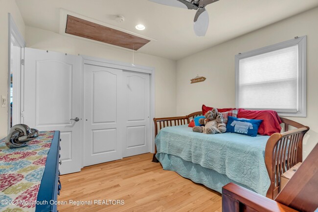 Building Photo - 208 Carteret Ave