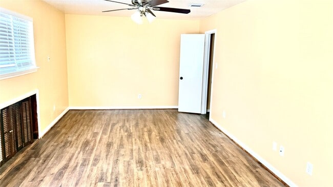 Building Photo - 12404 Windjammer St