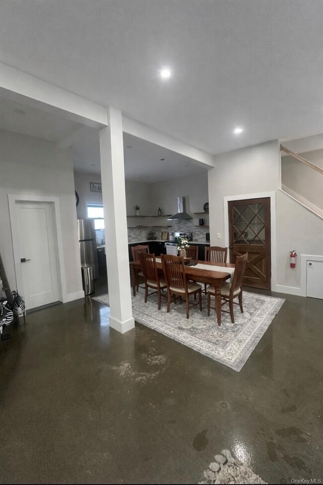 Building Photo - 161 Hazel Rd