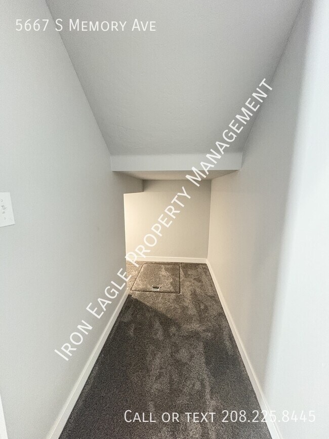 Building Photo - 5667 S Memory Ave