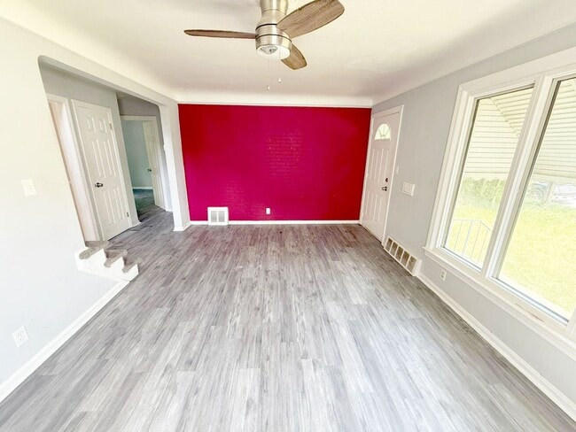 Building Photo - 3 BED 2 BATH BEAUTIFUL SINGLE FAMILY HOME