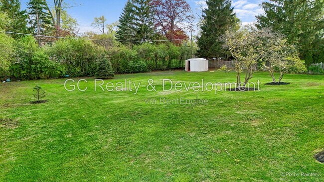 Building Photo - 2015 Maplewood Rd