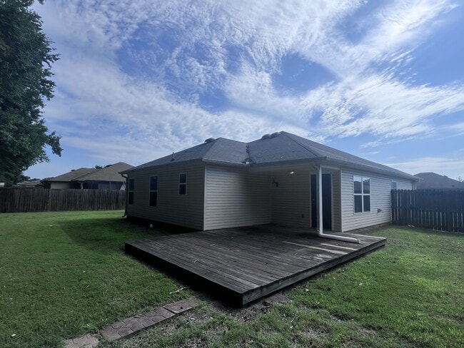 Building Photo - 133 Meadow Dr