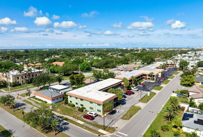 Building Photo - GORGEOUS FULLY RENOVATED 2ND FLOOR 2 BEDRO...