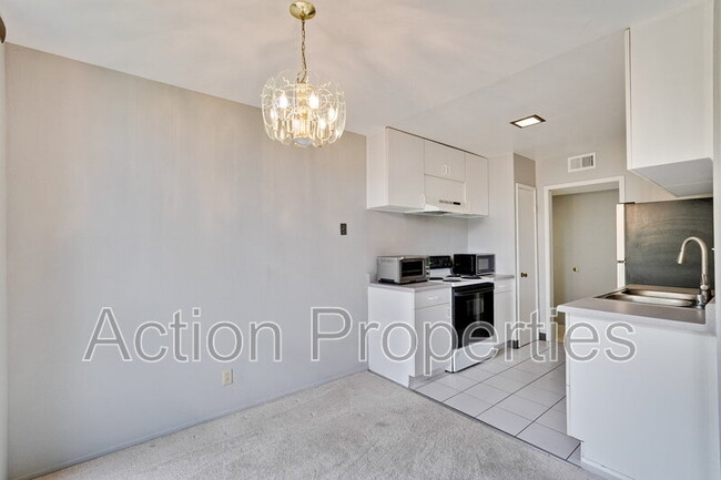 Building Photo - 181 Del Medio Ave