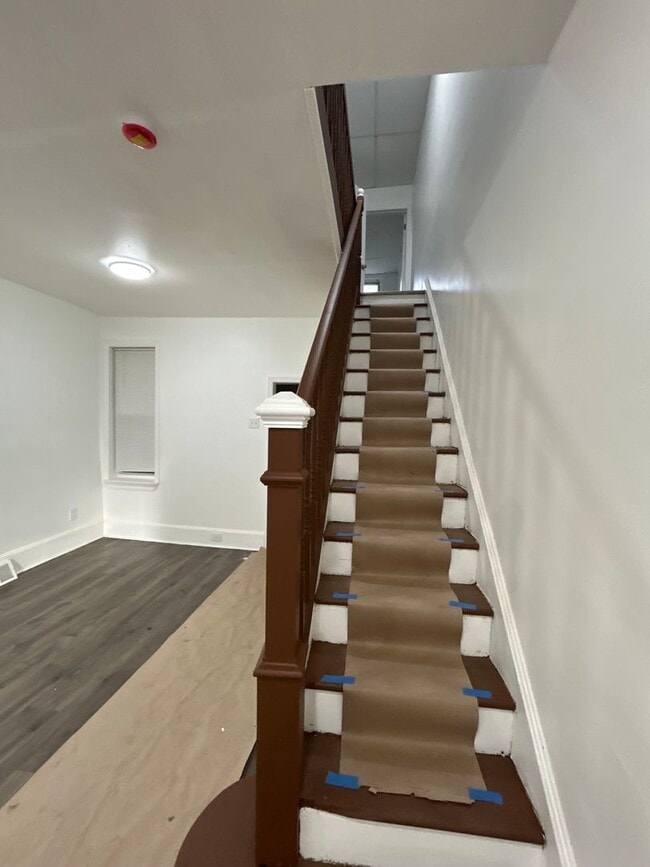 Building Photo - 1484 Louis St