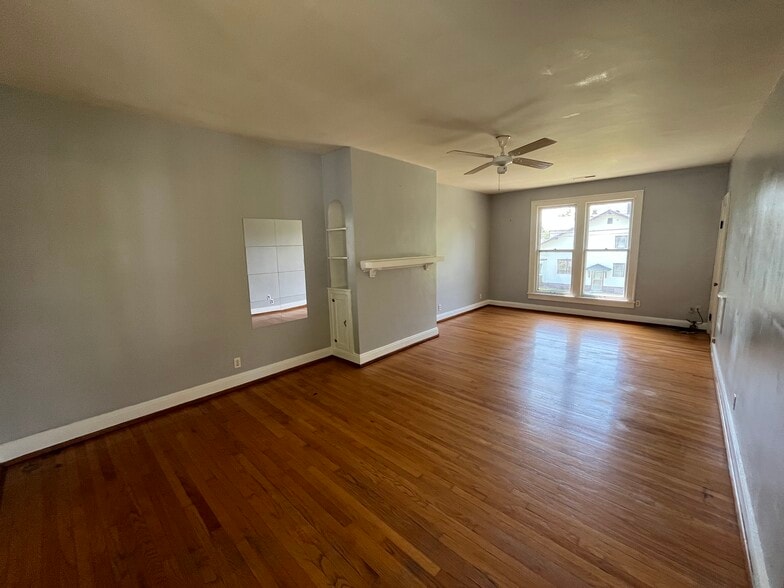 Building Photo - 428 Delaware St