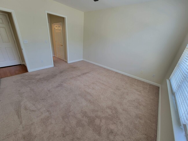 Building Photo - 4061 Shady View Ln