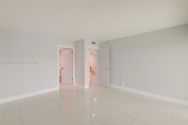 Building Photo - 1902 Bermuda Cir
