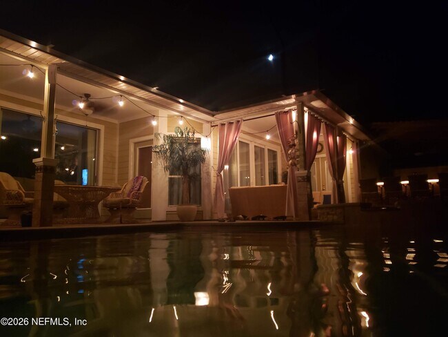 Building Photo - 1555 Lakeway Dr
