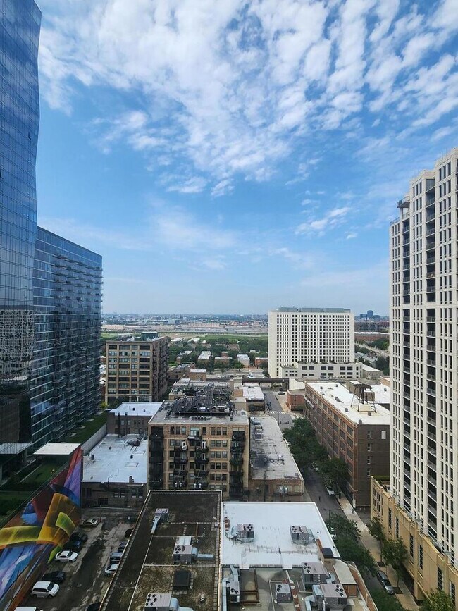 Building Photo - 1305 S Michigan Ave