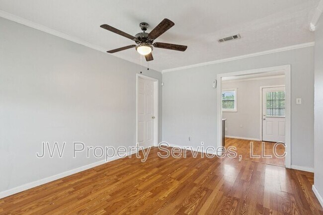Building Photo - 5832 Segnette Dr