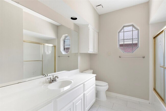 Building Photo - 3306 Redwood Lake Dr