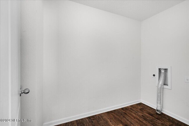 Building Photo - 2165 Pebble Point Dr