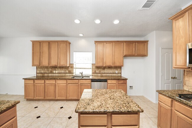 Building Photo - 1605 Spring Glen Ln