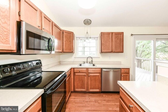 Building Photo - 10135 Forest Hill Cir