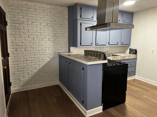 Building Photo - 5526 Stonewall St